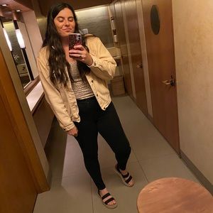 Meet your Posher, Elizabeth